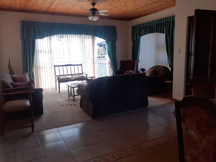 To Let 3 Bedroom Property for Rent in Wavecrest Eastern Cape